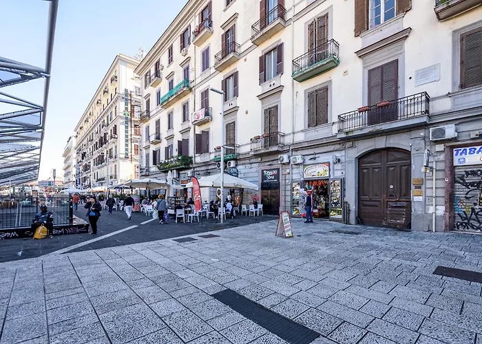 Piazza Garibaldi 118 דירה *